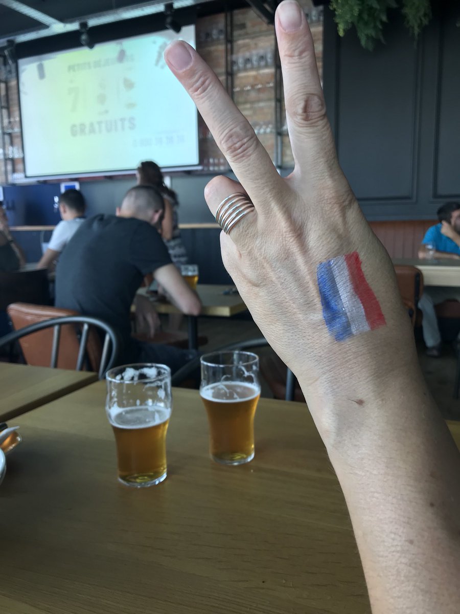 BaleineSN's tweet image. C’est bon on est prêt !!! 🇫🇷🇫🇷🇫🇷🏆🏆🏆🍻 Bières et foot ! #CPM18 #laBD #SaintNazaire