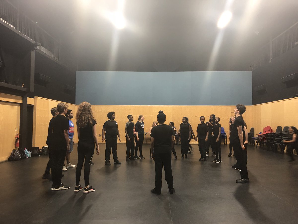 UHS_VAPA's tweet photo. Voice workshop with @RobinBelfield - warming up our #RSCAssociateSchool ensemble reading for the #Macbeth performance at 4pm in #TheOtherPlace 🙌🎭🔪👑❤️ https://t.co/09NOJzREzY