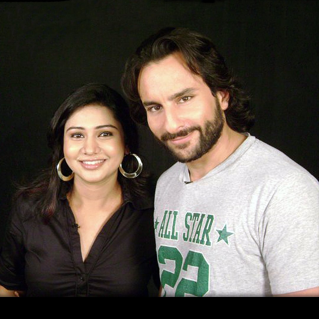 MagicKruti's tweet photo. A little bit of magic and little bit of charm, what a fun time with Saif Ali Khan at his film promotion​.
.
#throwback #magic #kindness #greatness #aisaonlymentalist #mentalist #magician #goodness #abracadabra #senses #experience #mystical #entertainer #deception #mindreading https://t.co/mvpLLBkk3y
