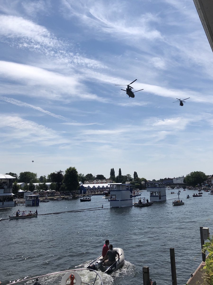 RAFMusic's tweet photo. The @RAFMusic Salon Orchestra playing for a glorious @RoyalAirForce #rafrowing Luncheon @HenleyRegatta with the @RAFBatonRelay for #raf100 with an @RAF_Odiham @RAFBenson flypast
.
.
.
#hrr18 #henleyonthames #henleyroyalregatta #raf #chinook #puma #rafrowing #flypast https://t.co/FLDHSBmIqv