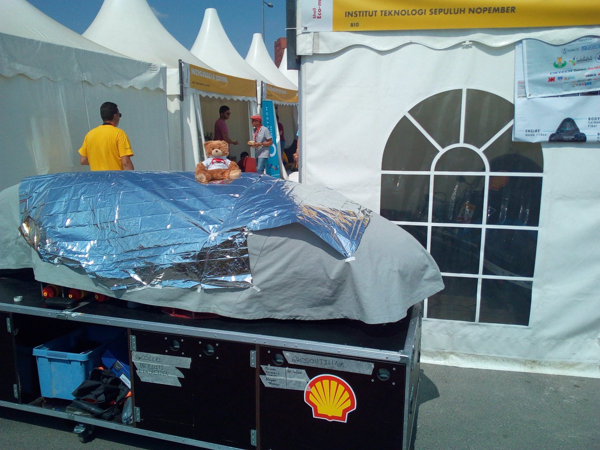 Icare se prépare pour son premier run avec Murphy qui veille sur lui 
#SEM2018 #makethefuture #road2SEM
