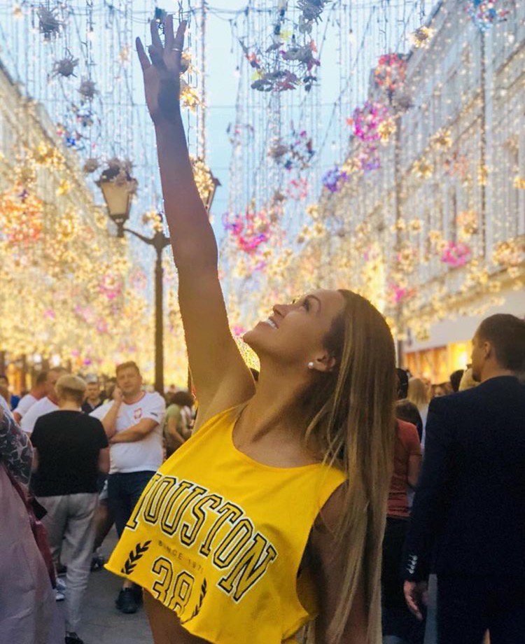 TeExtraAbu27's tweet photo. @arizaga_a TE QUIERO❤ con cariño bonito, que CONFÍA, APOYA, CONOCE, DEFIENDE, RESPETA 😉🤗 ... Esos cariños que hay poquitos, porque es lo que mereces, como te educaron... Jamás te conformes con menos, las VERDADERAS TE QUEREMOS así, perfectamente imperfecta #AngieLover 😘❤
👸 https://t.co/stNP3salrD