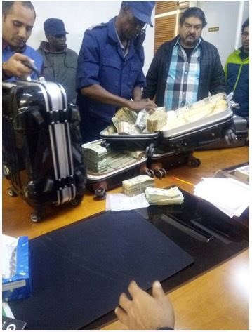 chitiga_gibson's tweet image. Not playing the devil’s advocate but let him who has never sinned through the first stone. @CitManifesto &amp;amp; @advocatemahere were labeled as fanatics when they challenged the #bondnote. Maybe we need more energy addressing problems than making noise about consequences @Wamagaisa