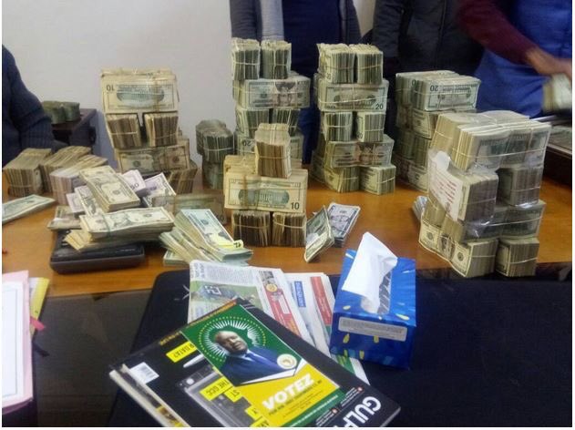 chitiga_gibson's tweet image. Not playing the devil’s advocate but let him who has never sinned through the first stone. @CitManifesto &amp;amp; @advocatemahere were labeled as fanatics when they challenged the #bondnote. Maybe we need more energy addressing problems than making noise about consequences @Wamagaisa