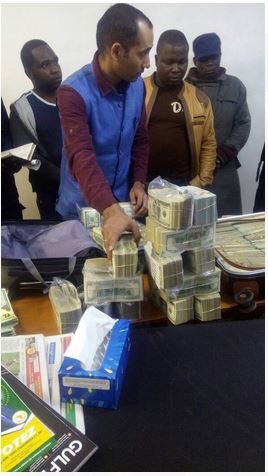 chitiga_gibson's tweet image. Not playing the devil’s advocate but let him who has never sinned through the first stone. @CitManifesto &amp;amp; @advocatemahere were labeled as fanatics when they challenged the #bondnote. Maybe we need more energy addressing problems than making noise about consequences @Wamagaisa