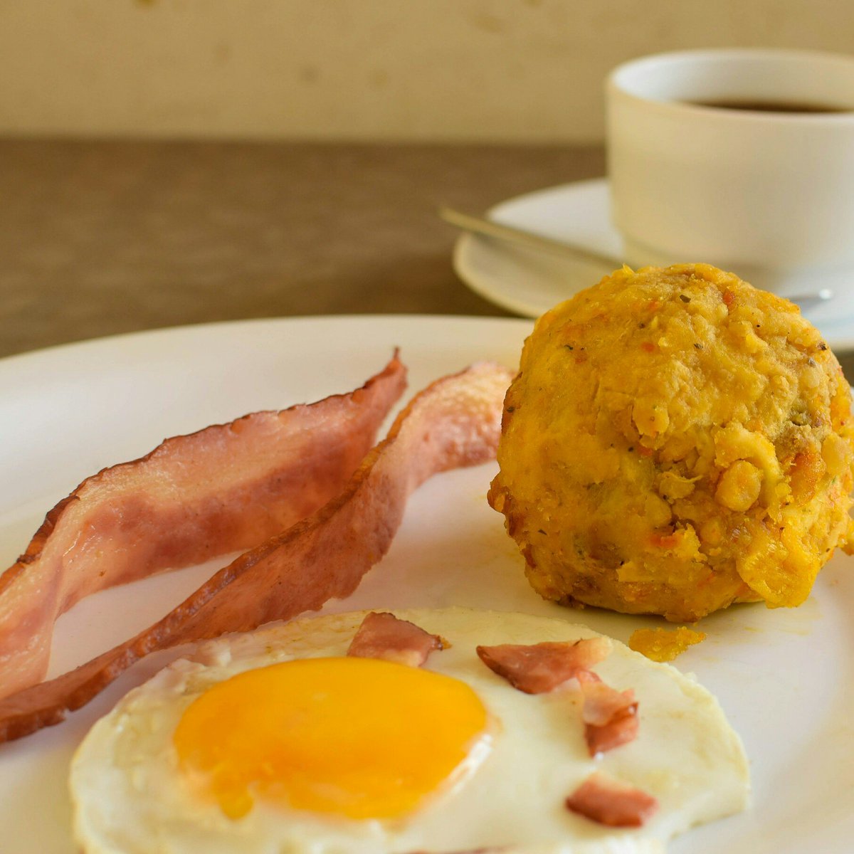 CristobalBolon's tweet photo. Desayunos completos desde 3 dólares
Desayunamos?
Tungurahua y Clemente Ballen #cristobalbolon #desayuno #huecas #Bolon #Encebollado #Tigrillo #Muchines #promoción https://t.co/flhSdCcOOh