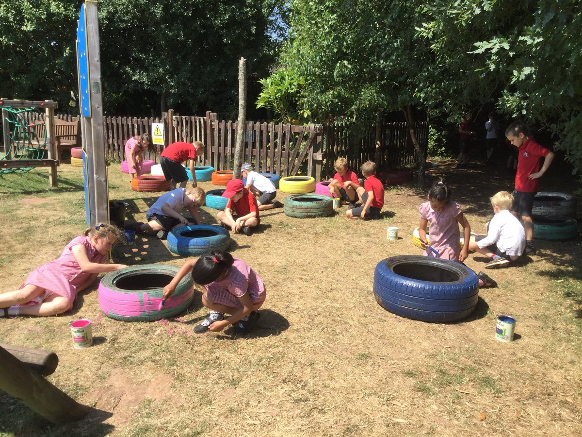 Llysfaen2021's tweet photo. #3BF improving our outdoor areas by adding a touch of colour! #EIC #ACL #brighteningtyres 🎨 https://t.co/5JWYh0BeU0