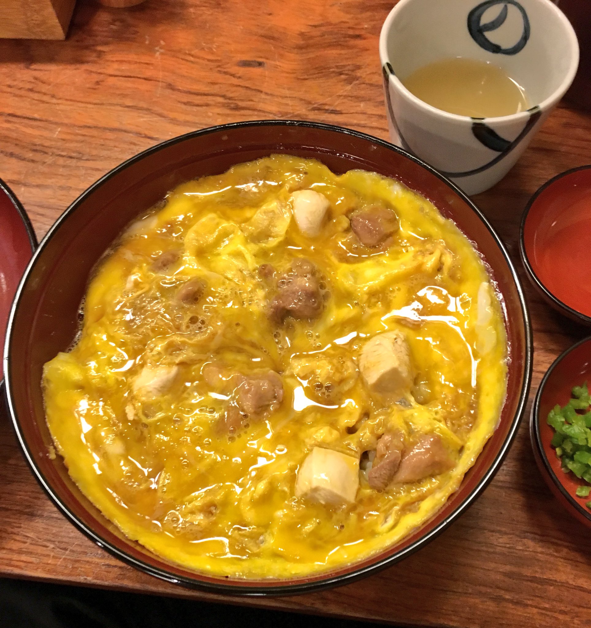 Pasin 人形町 玉ひで の親子丼1500円 親子丼の元祖 超有名店 初めて食べたけど これ旨いか この値段出せばもっと旨い 親子丼は幾らでもあるような気がする 軍鶏の質は良かったけど味付けが甘過ぎる スープも臭くてまずいレベル 有名な店が旨いわけ