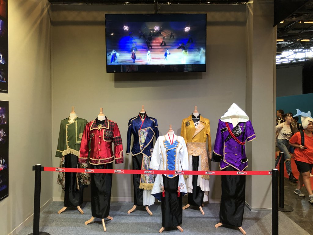 Masaki A Twitter フランス パリ郊外で開催中の Japan Expo ジャパンエキスポ 2日目 刀ミュこと ミュージカル刀剣乱舞 のブース 衣装展示や舞台の解説など パリ公演は来週15日から Japanexpo Japanexpo18
