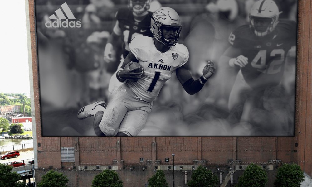 rhendricksphoto's tweet photo. @adidasfootball What do you think? @ZipsFB I think it's time. #ESPN @Kato_1k @MACSports https://t.co/06zy1U1hc5