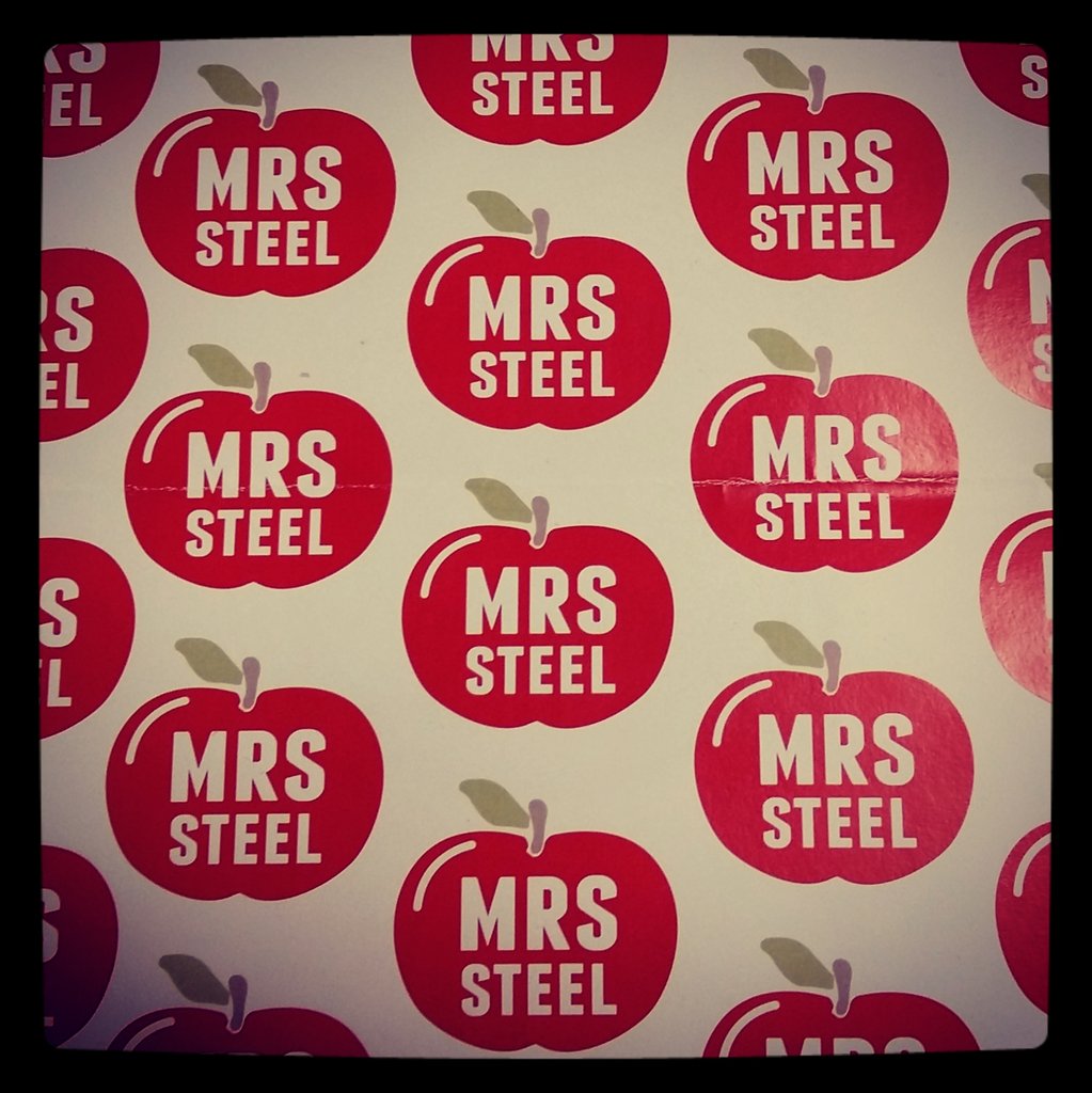 MrsBonnieSteel's tweet photo. The end of a fantastic school year at @PockSchool Thank you to all of my pupils at @PockPrep for my beautiful gifts 🎁 #generous #teacherlife #personalisedwrappingpaper https://t.co/MHDLSFoKQG
