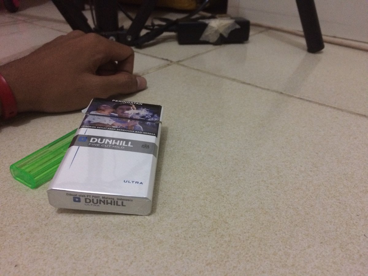 Anggawanz's tweet image. Paling mengerti dikalah hati tersakiti. Stay cool and rilex with DUNHILL ULTRA #UltraLessSMELL #LessSMELLisMore