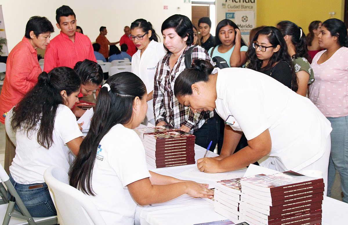 DIF_Merida's tweet photo. En nuestro Centro “Renacer” realizamos el taller “Cuidando al cuidador”, para brindar herramientas a cuidadores primarios formales y no formales de adultos mayores para mejorar su desempeño y evitar el agotamiento en el cuidador con la aplicación de estos mismos medios para ellos https://t.co/41PSiANCZx