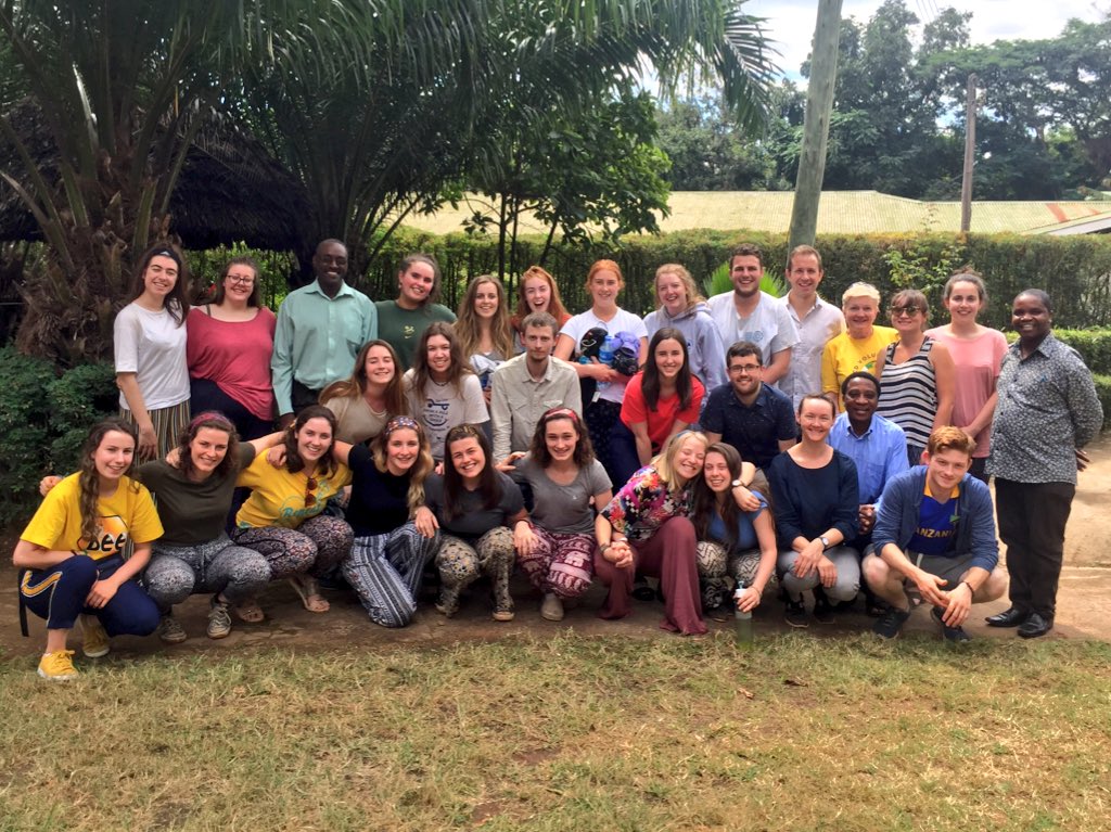 Lovely to meet with @UCDVO teams in Morogoro and Ruaha this afternoon and hear about the work they are doing in local schools to support computer literacy. #volunteering