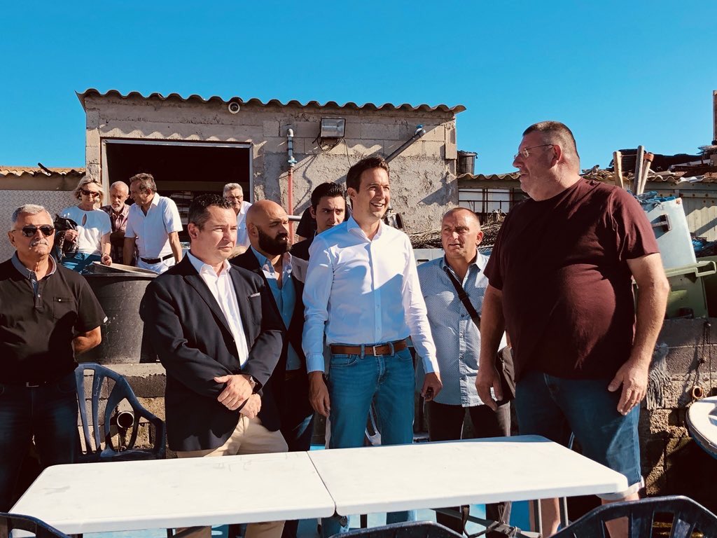 AlexVergnes's tweet photo. Nous étions avec @ThomasChallies pour représenter #CPNT aux côtés de @G_Peltier d’@arnaudjulien34 et de @sebastienpacull pour une rencontre  avec Jean-Pierre, conchyliculteur à #Sète, qui comme ces milliers de travailleurs courageux, mérite d’être entendu, défendu et protégé. https://t.co/zoVRL4Prze