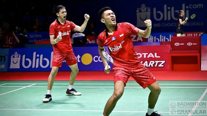 Sekali lagi, Fajar Alfian/Rian Ardianto kalahkan Liu Cheng/Zhang Nan. Peringkat 10 dunia ini menang 21-18, 18-21, 25-23 atas juara dunia asal CHN tersebut di perempatfinal #IndonesiaOpen Super 1000 2018.