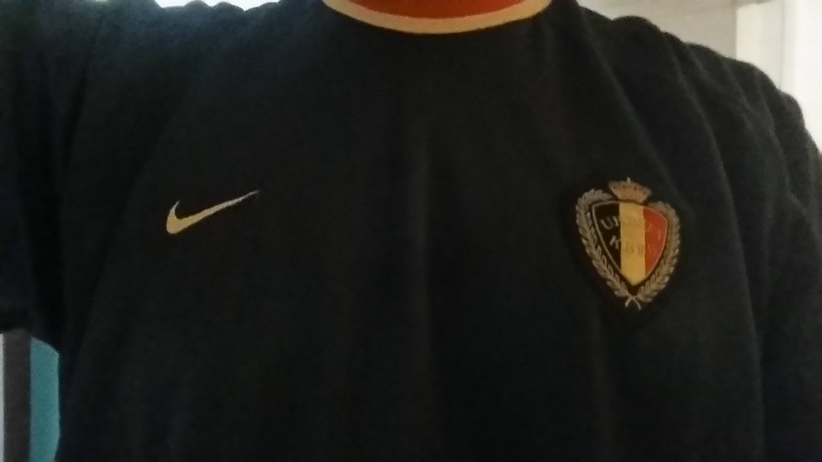 Tarheel1311's tweet photo. Hey @sporza hopelijk een #revanche voor de onterechte nederlaag in #wk2002 #BELBRA #WK2018 #tousensemble #RedDevils #prendergast #VintageShirt https://t.co/DmrOtk3MSs