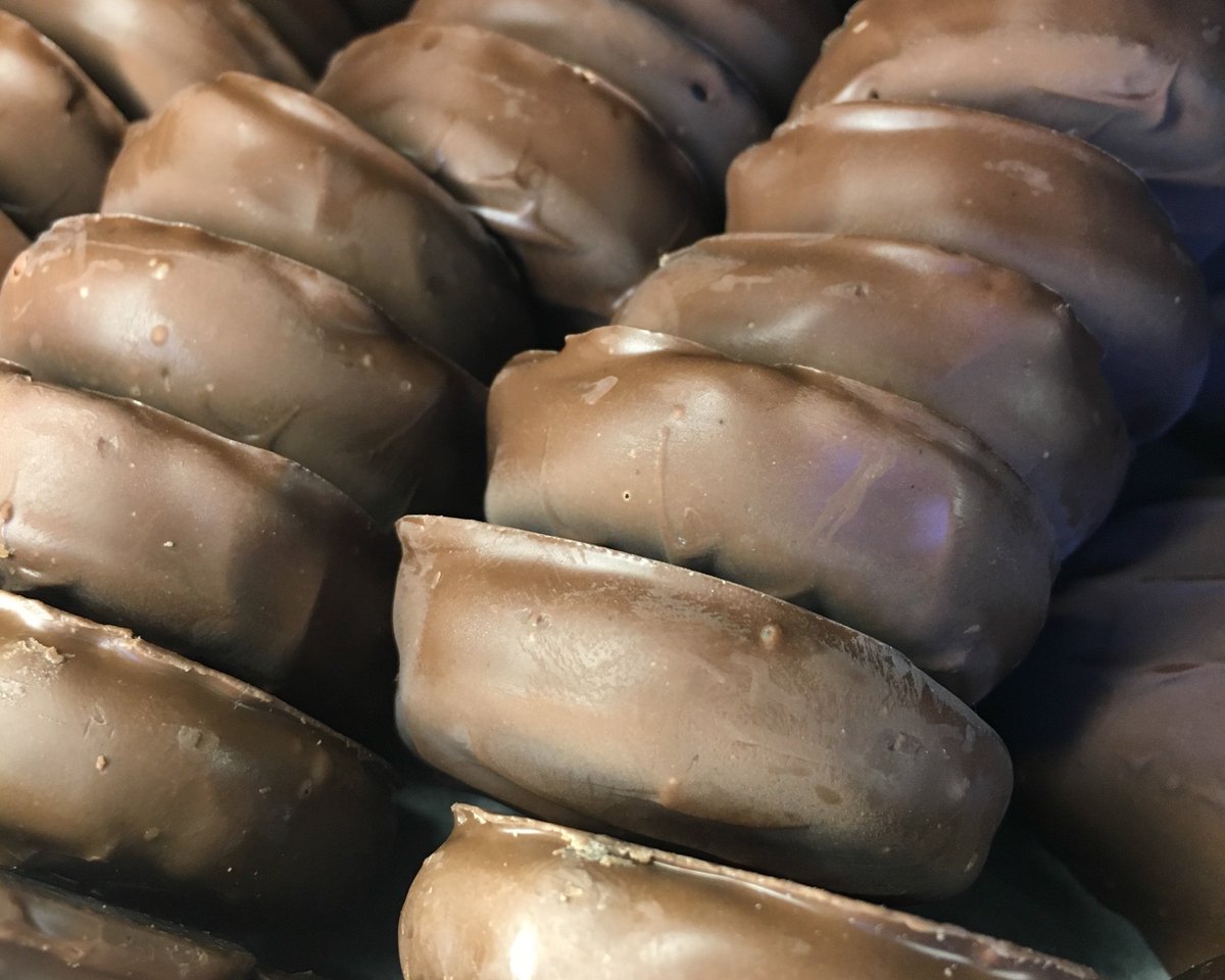 CooksFreshMkt's tweet photo. Did you know we have chocolates in our bakery case? They are irresistible! #CooksFreshMarket https://t.co/dZZx0IpPzZ