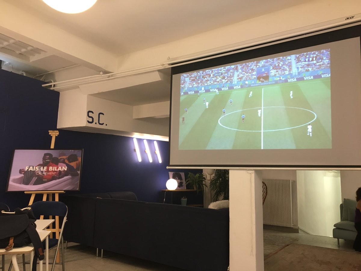 Luciledominczak's tweet photo. On #faitlebilancalmement devant la #CoupeDuMonde @Swiiitch ! Ça c’est un bon #switchoff ⚽️🍻🍺 https://t.co/Ay43rUVG4g