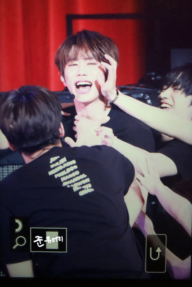 Autumn_Serenade's tweet image. Expectation VS Reality 😂😂😂

#theunit #unitb #unb #ukissjun #ukiss #jun