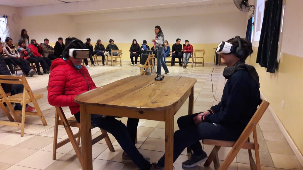san_pantaleon's tweet photo. #SosElla gracias @FundacionAvon por acompañarnos en la desnaturalización de la violencia de género contra la mujer en la comunidad de Boulogne. En ésta ocasión trabajamos con 30 alumnos del @grupoeducativomarin. Gracias @anainesalv por liderar la actividad. #JuntosMas https://t.co/xKcWsl7qve