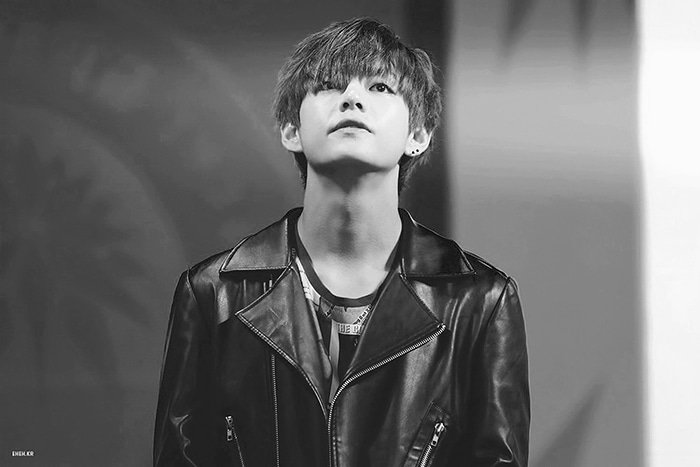 BTS_Update_Pune's tweet photo. This handsome face never gets old. Him in b&amp;w drives me more crazy then ever💜
@bts_bighit @BigHitEnt @BTS_twt 

#v #taeland #taetae #taehyung #asianheartthrob2018 #MostHandsomeFaces2018 #MostHandsomeFaces2018 #rm #jhope #jk #suga #jimin #jin #btspromparty2018 #BTS #bighit #kpop https://t.co/S3MhLYjW2Q