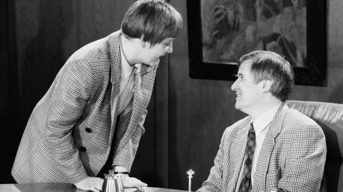joshspero's tweet photo. Love this photo from 1995 of Merkel and Seehofer in matching jackets https://t.co/knyY9pZj4W