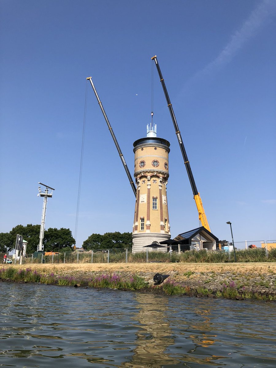 Het hoogtepunt van deze week is bereikt. De pet staat erop! @RoosRos <a href="/Boogertbouw/">Bouwbedrijf Boogert</a>