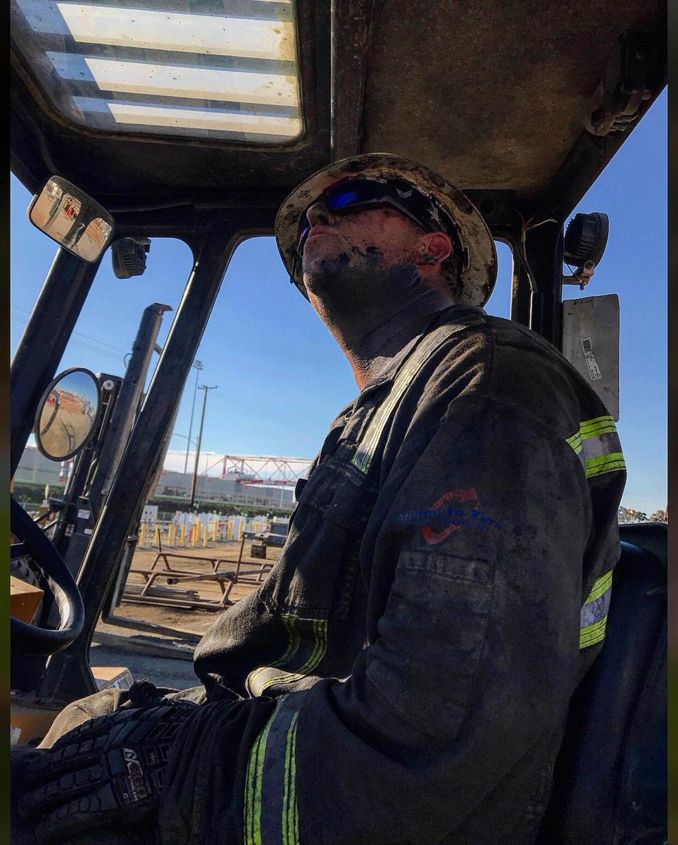 drillersclubnow's tweet photo. ❰❖❱ @troutslyer ❰❖❱
・・・
Been one of those days rocking the pipe dope beard #oilfieldmafia #oilfieldstrong #drillersclub #hardworkpaysoffs #keepitturningtotheright https://t.co/cAQqIPc0LO