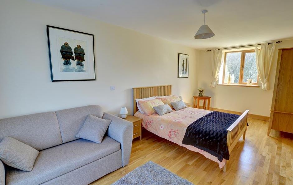 TheHolidayCots's tweet photo. This stunning self catering holiday home in Powys has availability throughout September.
https://t.co/DVIA03CH1B
#Powys #LateSummerGetaway #Availability #BuilthWells #SummerHolidays https://t.co/vAtr8poSVp