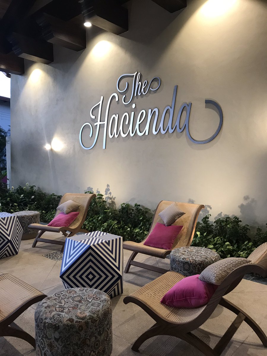 Toronto_Trends's tweet image. Here's a review of our recent vacay at the @HiltonVallarta with @AirCanadaVac (flights operated by @AirCanada Rouge) with lots and lots of photos. Hint: we had a great time! travelagentrates.blogspot.com/p/resort-revie…