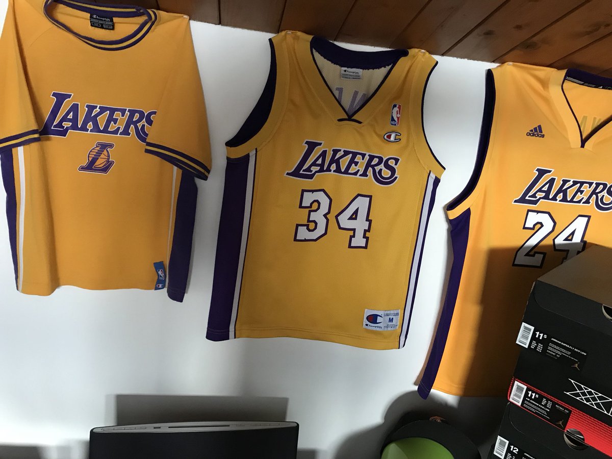 bassotommaso7's tweet photo. Da quand’è che siete diventati tutti purple gold giusto per sapere? #LeBronToLA https://t.co/aQKcMJdUO4