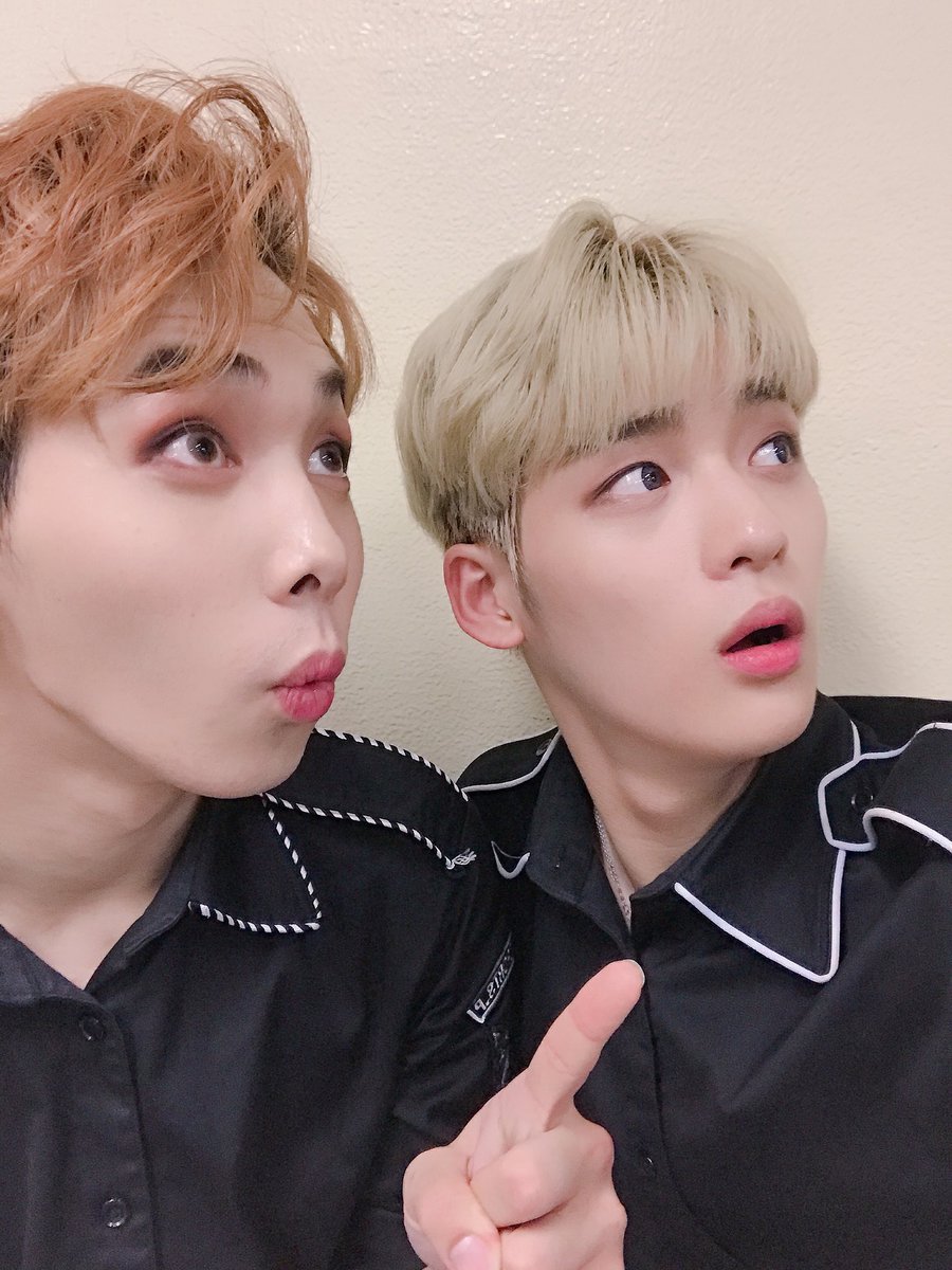 DongyoonGermany's tweet photo. [SPECTRUM OFFICIAL TWITTER]
trans: spectrum time travel series #56 
While waiting the 98‘ line is playing while taking pictures
-
what do they see? o: 
-
#SPECTRUM #Dongyoon #KimDongyoon #Villain #스펙트럼 #스���트럼동윤 #김동윤 #동윤 #빌런. https://t.co/h8whOv5NcL