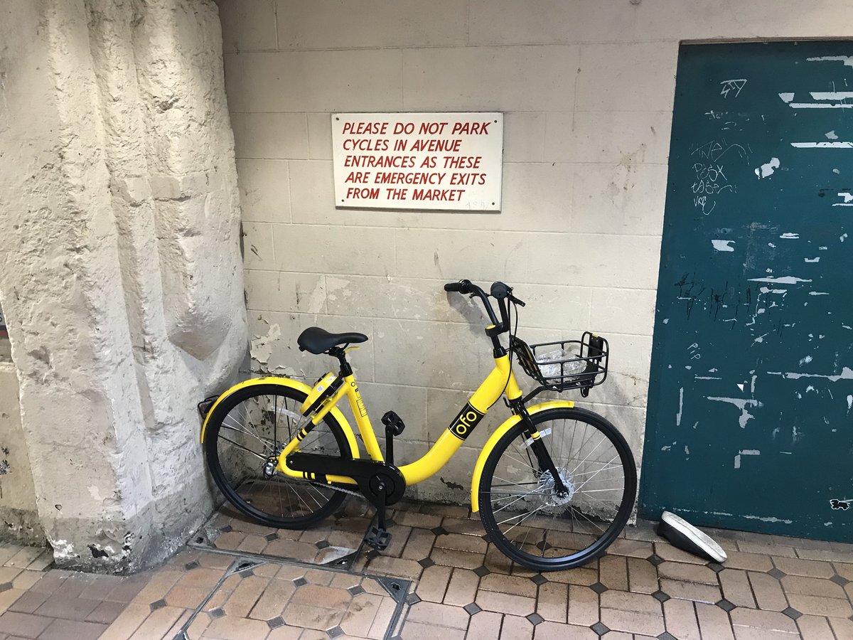 gsquidamari's tweet photo. Enjoyed this signage (wilfully ignored by an @ofo_bicycleUK user) whilst wandering through Oxford for #TPM2018. With bonus single abandoned shoe. https://t.co/0pC9iWjnbG