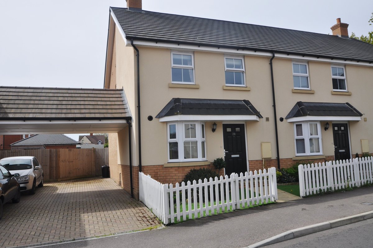 stestates's tweet photo. Stuart Thomas Estates has pleasure in offering this beautiful #3bed #familyhome in Sunny #benfleet.  Immaculate throughout, close to all amenities and excellent schools.  Call Stuart Thomas Estates on 01702 558110 #beautifulhouse #Essex #KingJohnSchool https://t.co/glcpd2DiL7