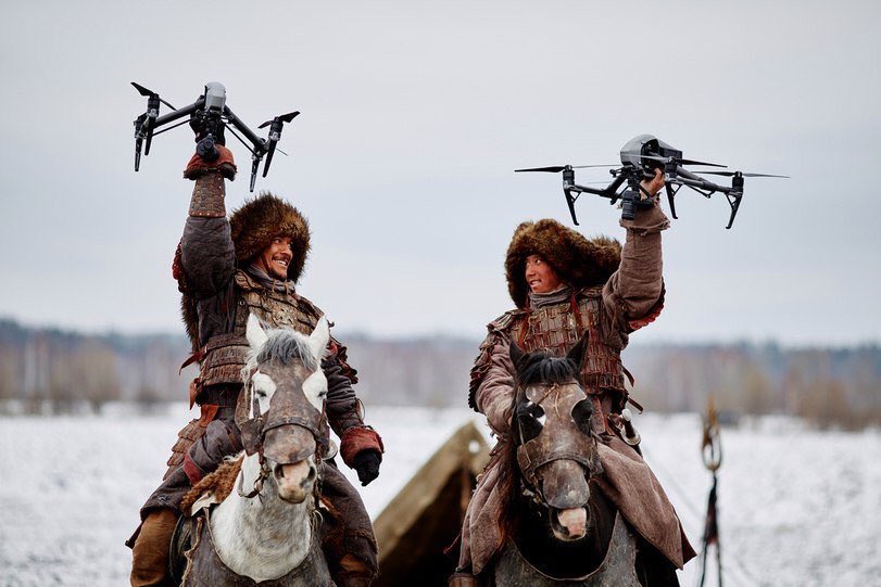 CaseMethodClub's tweet image. This picture was, no doubt, created as a joke.  Nonetheless, it reminds us that, in all likelihood, many of the #Warbots of the near future will be employed by people with one foot in a century long past.

#RobotSummer

casemethodusmc.blogspot.com/2017/08/dgc.ht…