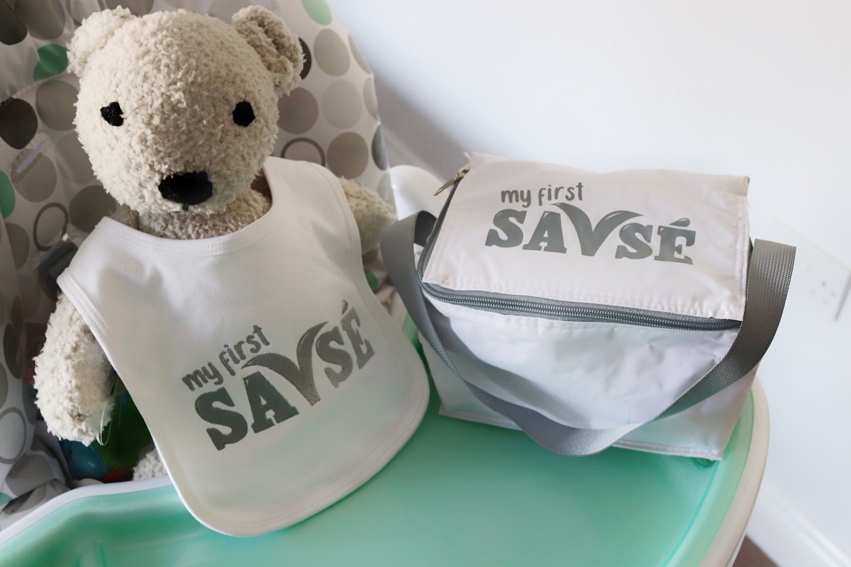 myfirstsavse's tweet photo. #WIN a baby bib and cool bag by #MyFirstSavse! 👶 It's #Friday, so we wanted to give FIVE little people the chance to enjoy some goodies! RT and LIKE this post to enter. Good luck! #Competition #GiveAways #Mums #Babies #StartWithSavse https://t.co/YKKyMZDnNR