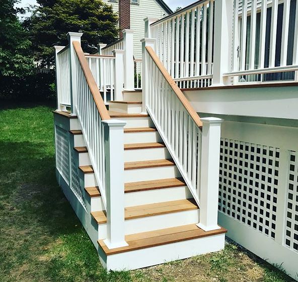 builtbybrosco's tweet photo. It's officially deck season - outstanding work from #devgroupconstruction
. They went w/ #INTEXMillwork
railings accented w/a mahogany cap - great choice!
#summer #deckseason #intexmillwork #intexrailing #capecodlumber #miltonma https://t.co/3uZd3244Nu