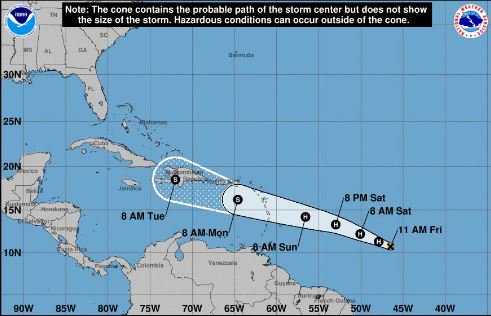 Meteocastluis12's tweet photo. #06Jul #HuracanBeryl El #HuracanBeryl aumenta vientos a 130kmph y tiene una Presión Central de 994mb. El @NHC_Atlantic espera que #Beryl se mantenga como #Huracán sobre o muy cerca de las Antillas Menores. Según la trayectoria debe pasar al Sur de #PR y #RD está en la mira.. https://t.co/ylcrZ4ibq1