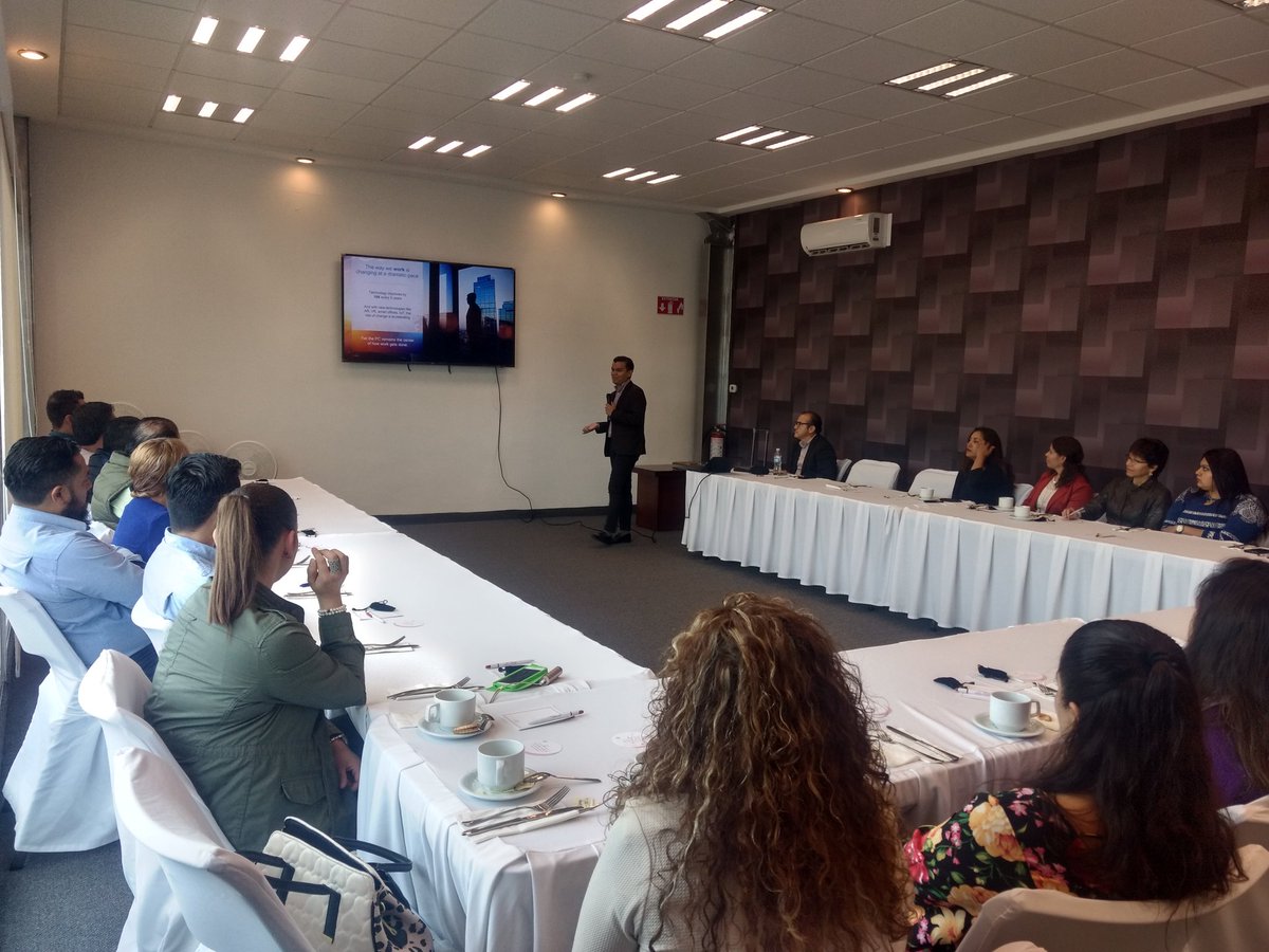 ScriptMx_Mx's tweet photo. Ponencia "Workforce transformation" por parte de Emerson Melendez, End User Client Specialist de @DellTech @DellEMCMX @DellLatAm @DellEMCPartners @ejmontest #ScriptMx https://t.co/LP89FJlcwj