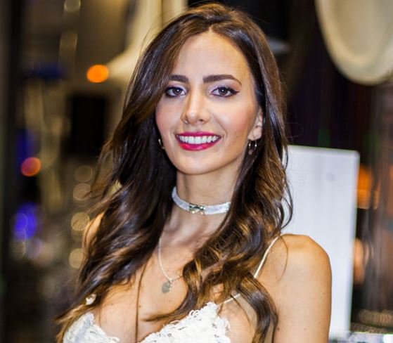 Mega's tweet photo. Aylén Milla reapareció y lo hizo con su look más juvenil -> https://t.co/KfuOlRgvOR https://t.co/vfkHsoJLQ9