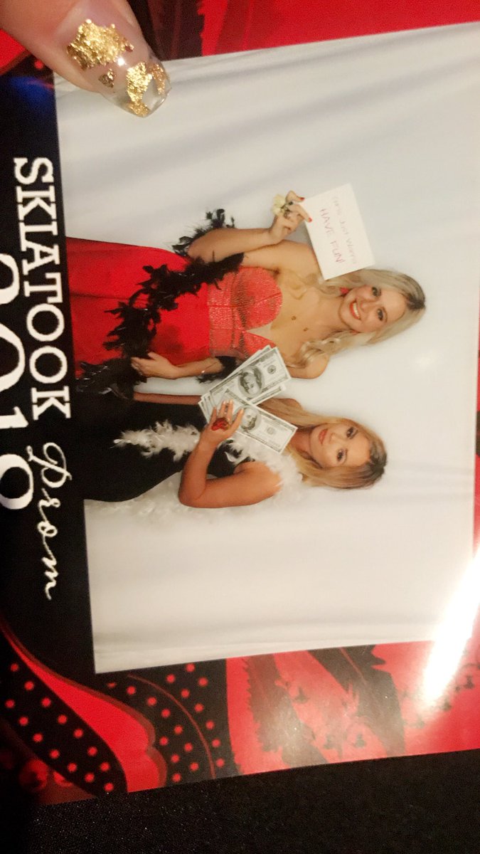 Happy birthday to my roomie!! Love you so much and I hope you have the best day ever!! 💕 @belle_honesty