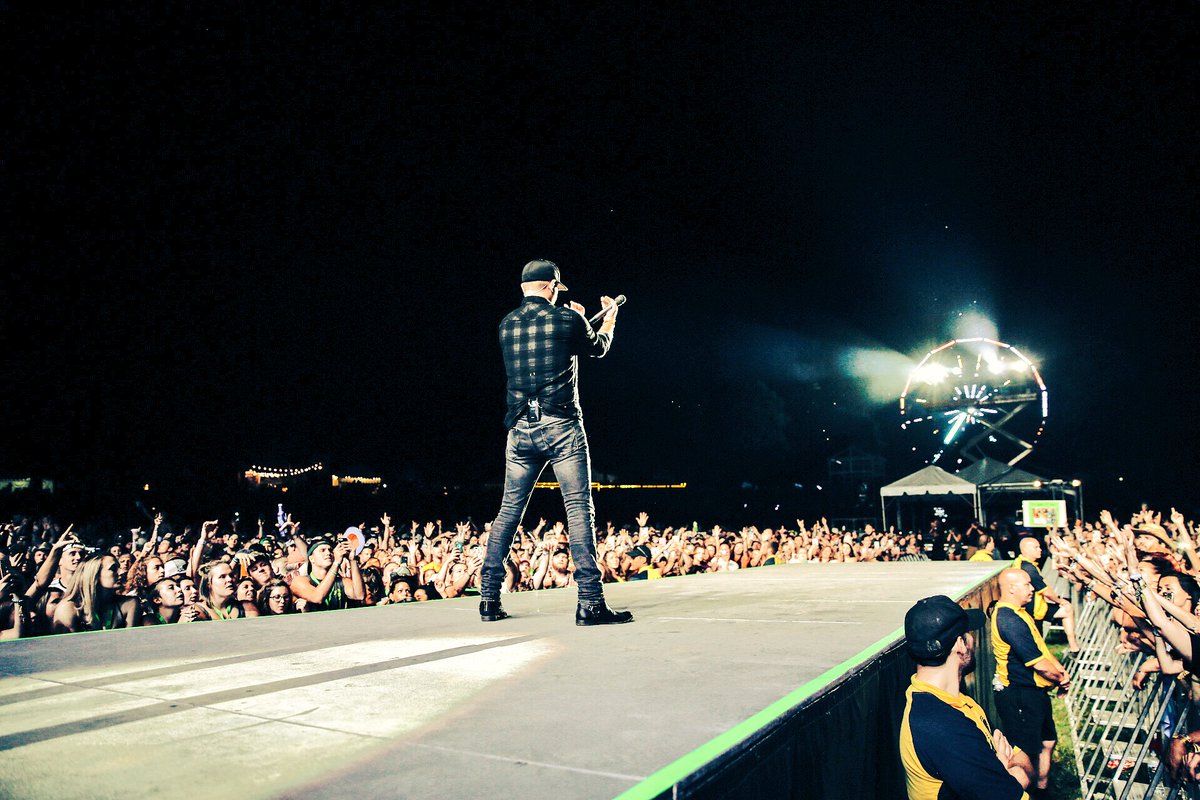 coleswindell's tweet photo. Ohio... Are you ready?? I can’t explain how fired up I am to be back with ya. I’ll show ya tonight  @countryconcert .. cheers!
🔥🔥🔥🔥🍺🍺🍺🍺🇺🇸🇺🇸🇺🇸🇺🇸 https://t.co/8qxymf1LA7