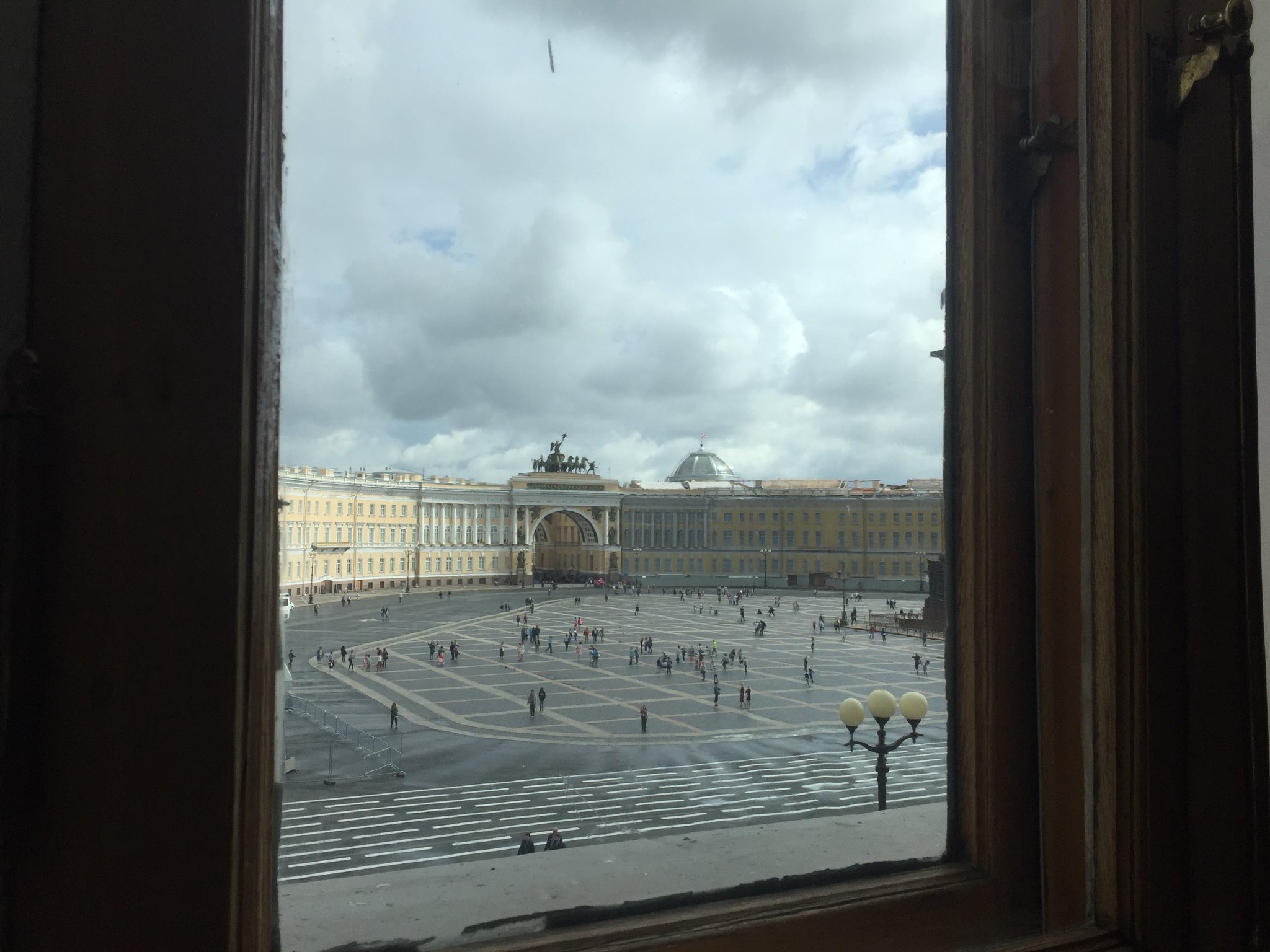Из окна зимнего дворца в Петербурге