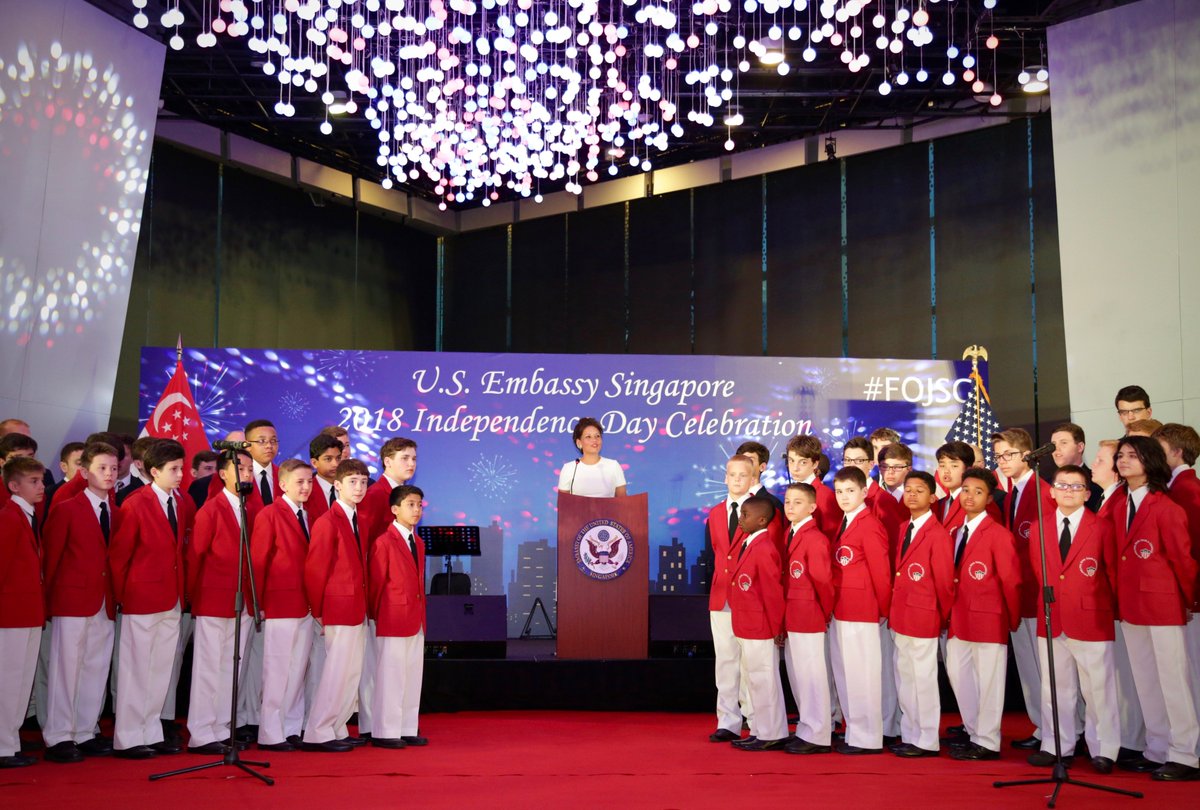 LinusChua's tweet image. Thanks @RedWhiteBlueDot for a fantastic party. And thank you @StephanieSyptak for the shout-out to @Bloomberg for our efforts on the #diversity front! Happy 4th of July! #FOJSG