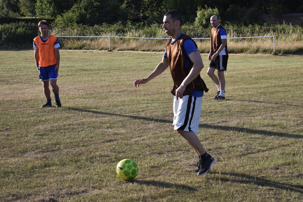 CheshireLinesFC's tweet photo. Finishing off with some keep-ball following a surprise visit from @ronmc78 #cheshlegend &amp; then Brazilian magic from our very own @lucazzle23 🇧🇷⚽️ #sambastar #brazilianmagic https://t.co/uDrtNsEQV9