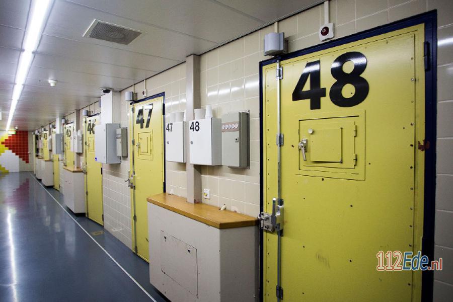 🚨 Nep televisiemonteur zit voorlopig vast 112.press/QZhDXD 112Ede https://t.co/fYOmpcpjmm