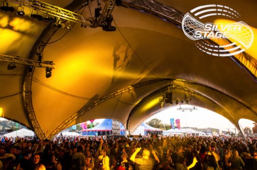 SilverStageUK's tweet photo. Check out Greenpeace Ground Control taking over the supersonic 5V. Perfect when capacity and sightline's count! 6 DJ's over 3 Channels! @GlastoFest  @silver_hayes  https://t.co/iMAo2ZZXVP

#TBT #SonicStage #Glasto2016 #EventProfs #EventTech #SaddleSpan https://t.co/fdA1LZINjJ