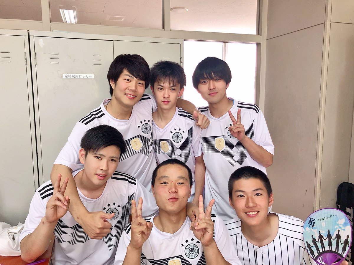 N1288K's tweet photo. 学祭1日終わったー、マジで最高に楽しかった！！！！その後みんなで焼肉して今日1日ほんとにめっちゃ最高ー！！
明日の二日目もたのしもーー！！ https://t.co/XkHGeOjVnU