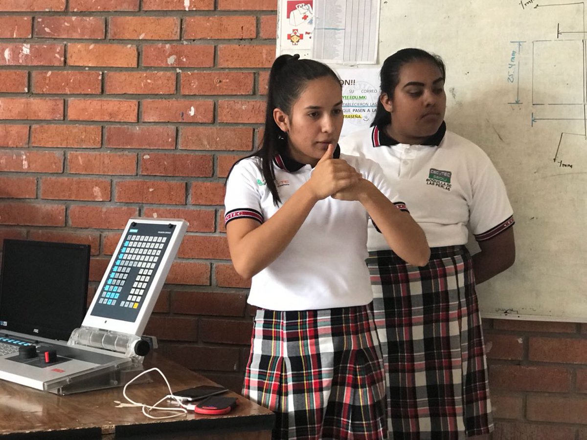 Explicación del uso del Torno A cargo de los alumnos de 4 "B" Mantenimiento Industrial <a href="/lugocecytec/">Carlos Lugo</a>  <a href="/CECyTECoahuila/">CECyTE Coahuila</a>  <a href="/franciscotobias/">Francisco Tobias</a>